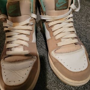 Nike Court Force Sneakers